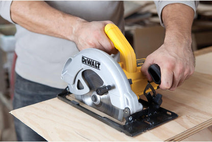 DeWalt DWE560-QS ręczna pilarka tarczowa 65 mm 1350 W, W, 230 V